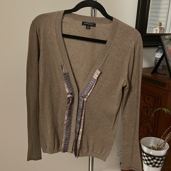 Banana republic beautiful sweater brown color size small - Picture 3 of 3